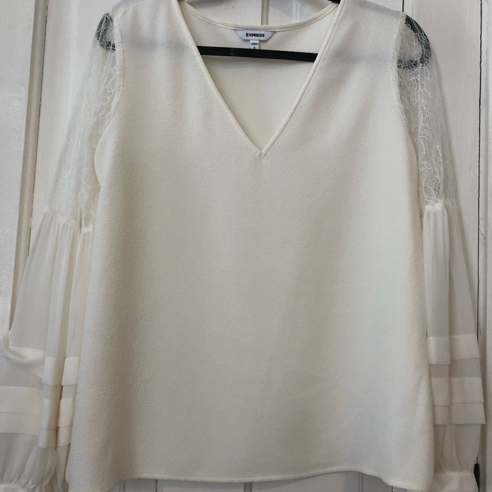 Express bell sleeve top